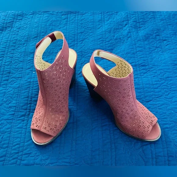 Restricted Heels BNWT - Picture 2 of 6